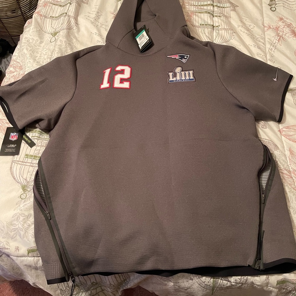 Patriots Tom Brady field media day jacket. XL